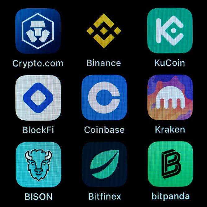 Certains des 19 000 cryptos privés utilisés fin juin 2022. Les utilisateurs ont fortement augmenté en Afrique après l'épidémie de COVID-19. Silas Stein/Picture Alliance via Getty Images