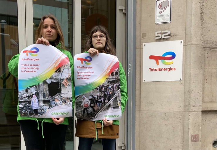 totalenergies annonce une action judiciaire contre greenpeace pour diffusion d'informations fausses et trompeuses sur ses émissions de gaz à effet de serre