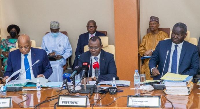 Au micro, Sani Yaya, président en exercice du conseil des ministres UEMOA.