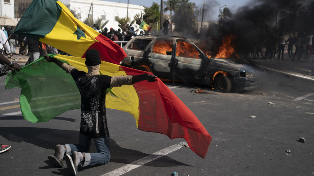 au sénégal, le respect des droits de l'homme fléchit de façon spectaculaire sous le poids de la répression préélectorale au sénégal, le respect des droits de l'homme fléchit de façon spectaculaire sous le poids de la répression préélectorale