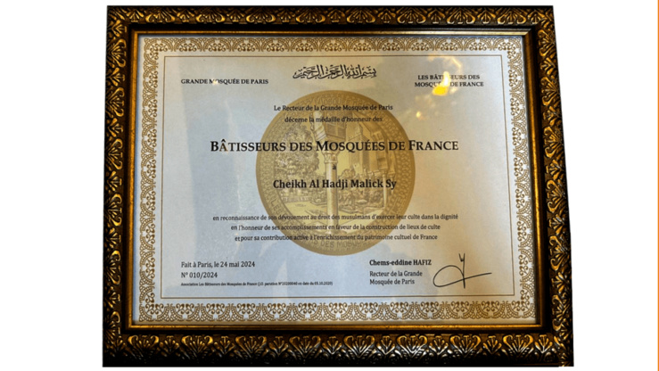 Grande Mosquée de Paris : la médaille de bâtisseurs de Mosquées décernée au maître Cheikh Al Hadji Malick Sy Grande Mosquée de Paris : la médaille de bâtisseurs de Mosquées décernée au maître Cheikh Al Hadji Malick Sy