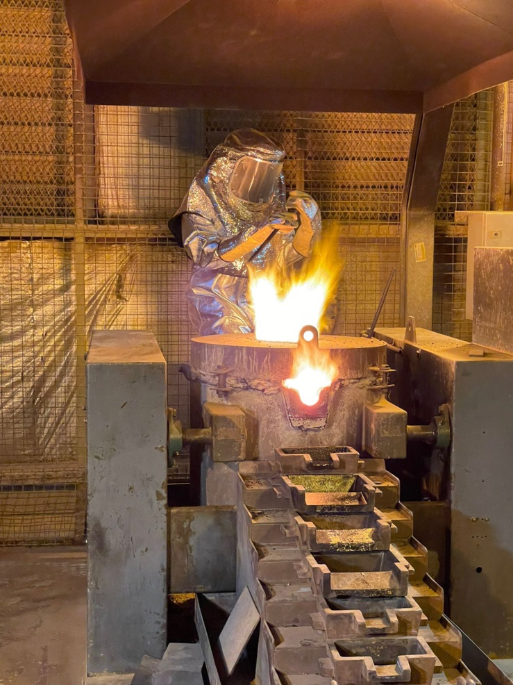 Première coulée d'or du circuit BIOX® photographiée au projet d'expansion Sabodala-Massawa BIOX ® Première coulée d'or du circuit BIOX® photographiée au projet d'expansion Sabodala-Massawa BIOX ®