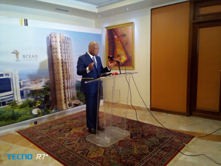 Le président du Comité de politique monétaire de la BCEAO s'exprimant lors d'une conférence de presse après la réunion de cette instance. Le président du Comité de politique monétaire de la BCEAO s'exprimant lors d'une conférence de presse après la réunion de cette instance.