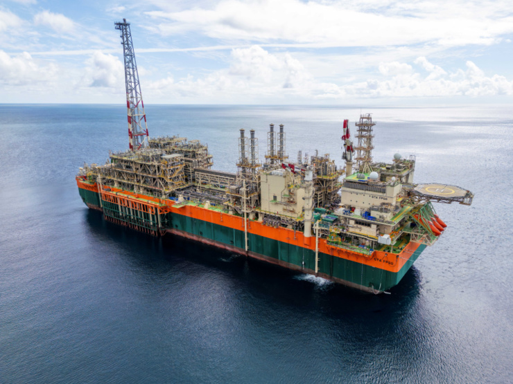 Arrivée de l’unité flottante de production, de stockage et de déchargement (FPSO  à son emplacement définitif et son amarrage  à 40 km des côtes , à une profondeur d’eau de 120.. marquant l’étape finale des réglages et essais pour le first gaz. Arrivée de l’unité flottante de production, de stockage et de déchargement (FPSO  à son emplacement définitif et son amarrage  à 40 km des côtes , à une profondeur d’eau de 120.. marquant l’étape finale des réglages et essais pour le first gaz.