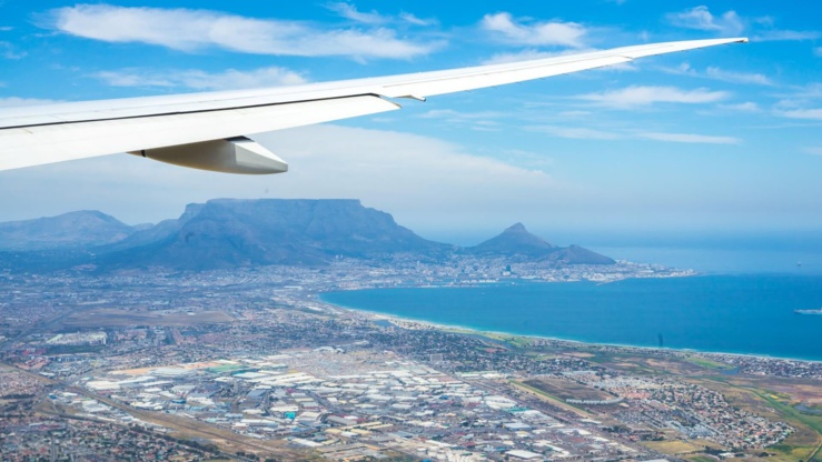 L'Afrique du Sud est bien placée pour développer un marché de carburant d'aviation durable (SAF), disposant d'un potentiel de matières premières abondant et de capacités de production importantes, ainsi que de grands aéroports tels que Cape Town International qui servent de plaques tournantes clés, facilitant les connexions en Afrique et au-delà. Photo : Adobe Stock/PnPy L'Afrique du Sud est bien placée pour développer un marché de carburant d'aviation durable (SAF), disposant d'un potentiel de matières premières abondant et de capacités de production importantes, ainsi que de grands aéroports tels que Cape Town International qui servent de plaques tournantes clés, facilitant les connexions en Afrique et au-delà. Photo : Adobe Stock/PnPy