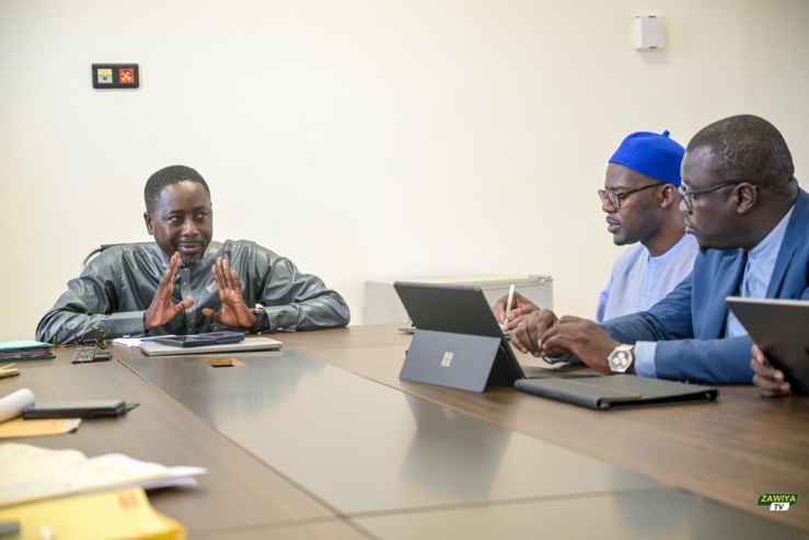 Une délégation de la Cellule Zawiya Tidiane (CEZAT) conduite par son Coordonnateur, Serigne Abdoul Hamid Sy (en bonnet bleu) Ibn Serigne Abdoul Aziz Al Amine Sy, a rencontré hier le Directeur général de la Radio télévision sénégalaise (RTS). Une délégation de la Cellule Zawiya Tidiane (CEZAT) conduite par son Coordonnateur, Serigne Abdoul Hamid Sy (en bonnet bleu) Ibn Serigne Abdoul Aziz Al Amine Sy, a rencontré hier le Directeur général de la Radio télévision sénégalaise (RTS).