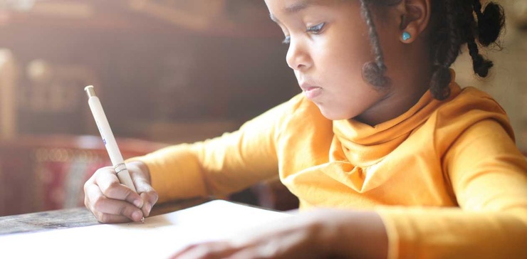 L'accès à l'énergie reste problématique. Photo : schule_lernen_kind_shutterstock_ L'accès à l'énergie reste problématique. Photo : schule_lernen_kind_shutterstock_