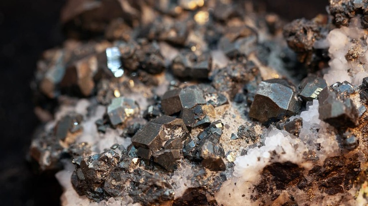 minéraux critiques : faire de l'accès à des matériaux une priorité politique minéraux critiques : faire de l'accès à des matériaux une priorité politique