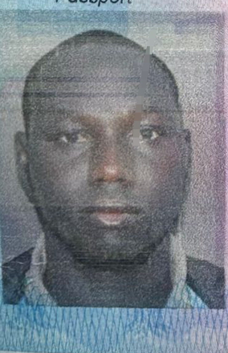 MAMOUTH BAKHOUM, un jeune Sénégalais d’une quarantaine d'années, travaillant comme vendeur à la sauvette, a perdu la vie dans des circonstances tragiques. MAMOUTH BAKHOUM, un jeune Sénégalais d’une quarantaine d'années, travaillant comme vendeur à la sauvette, a perdu la vie dans des circonstances tragiques.