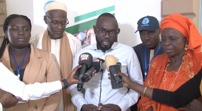Aux micros, Ibrahima Mbacke, Chargé de projet, CAJUST, s'exprimant lors d'un point de presse. Aux micros, Ibrahima Mbacke, Chargé de projet, CAJUST, s'exprimant lors d'un point de presse.