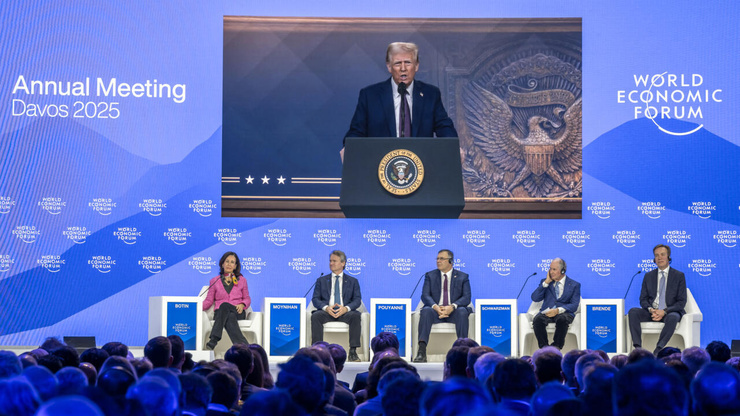 Le président Trump annonce « la plus grande réduction d’impôt de l’histoire américaine » lors de son discours à Davos et fait part de son intention d’intervenir de manière majeure pour réduire les prix du pétrole et les taux d’intérêt. Le président Trump annonce « la plus grande réduction d’impôt de l’histoire américaine » lors de son discours à Davos et fait part de son intention d’intervenir de manière majeure pour réduire les prix du pétrole et les taux d’intérêt.