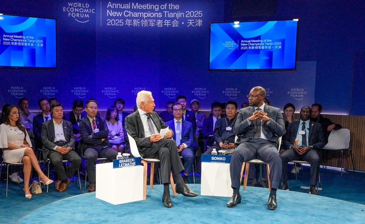 La participation du premier ministre sénégalais au Forum économique mondial d'été a été un événement scruté avec attention, tant sur la scène internationale que nationale.