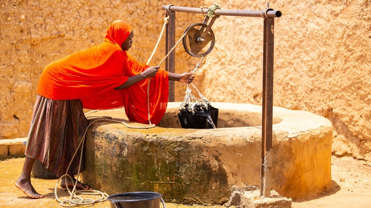 © Shutterstock/Harmattan Toujours | Niamey, Niger. Le poids élevé de la dette publique peut sérieusement limiter la capacité des pays en développement à investir dans les services essentiels au développement durable.