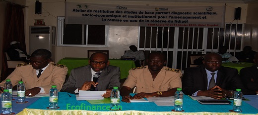 Les autorités administratives et les représentants de l'Uicn et de l'Olag lors de l'ouverture de l'atelier. Les autorités administratives et les représentants de l'Uicn et de l'Olag lors de l'ouverture de l'atelier.