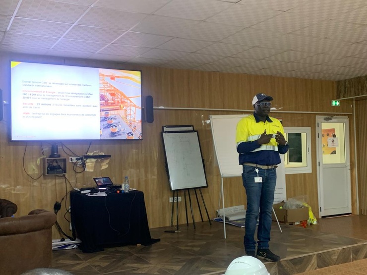 Le DG GCO, Fréderic Zanklan, met en lumière la prouesse de l’entreprise consistant à franchir le seuil de 22 millions d’heures de travail sans accident avec arrêt. Le DG GCO, Fréderic Zanklan, met en lumière la prouesse de l’entreprise consistant à franchir le seuil de 22 millions d’heures de travail sans accident avec arrêt.