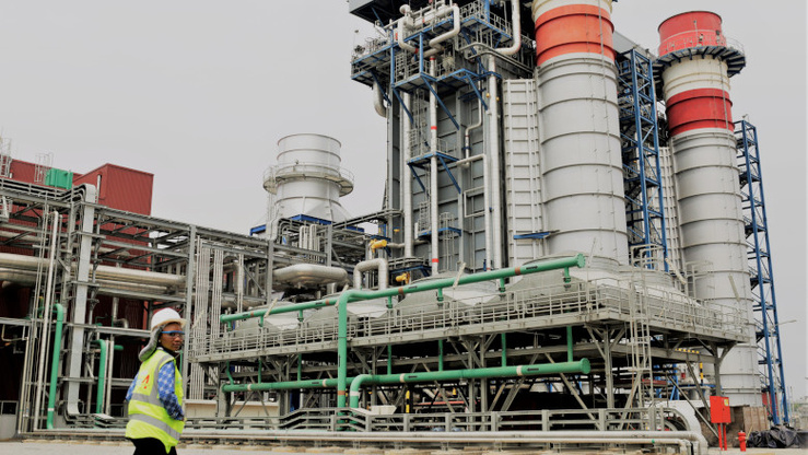 Construite en 1998, la centrale thermique d'Azito couvre le deux tiers de la production énergétique de la Côte d'Ivoire. Elle est en train de construire sa 4e extension pour répondre à la demande croissante. © Erick Kaglan, Banque mondiale.