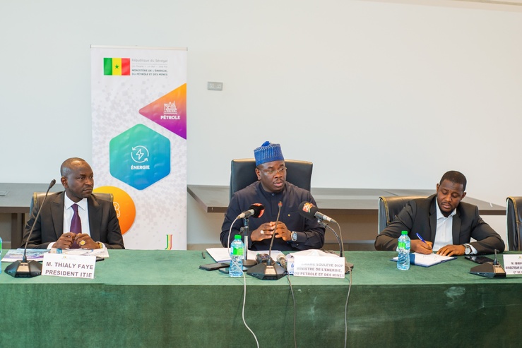 Le Sénégal déploie une stratégie ambitieuse pour transformer ses ressources naturelles en leviers de souveraineté et de croissance. Le Sénégal déploie une stratégie ambitieuse pour transformer ses ressources naturelles en leviers de souveraineté et de croissance.