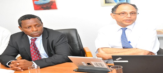 Aly Mansoor, à droite en compagnie de Boileau Loko, représentant résident du Fmi au Sénégal. Aly Mansoor, à droite en compagnie de Boileau Loko, représentant résident du Fmi au Sénégal.