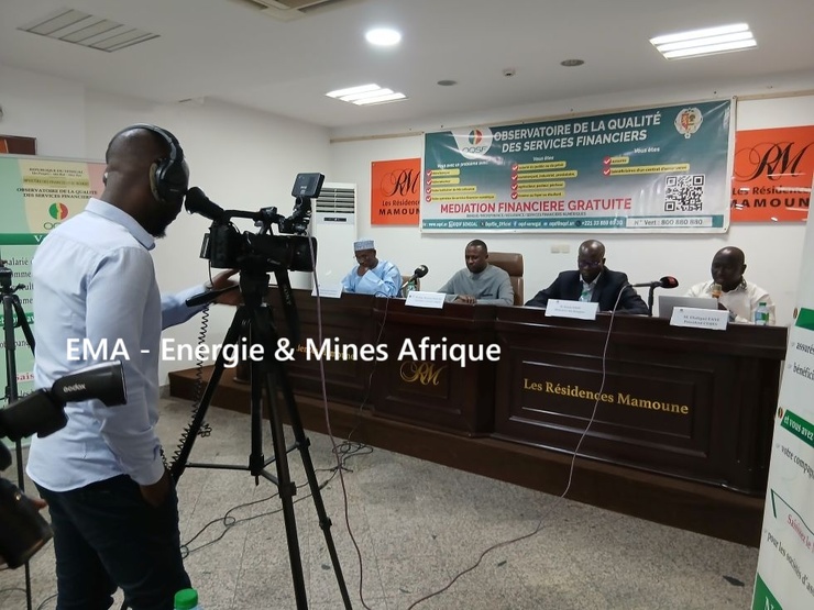 An fond à gauche, Amadou Kane Diallo, Médiateur des Assurances à l'OQSF. An fond à gauche, Amadou Kane Diallo, Médiateur des Assurances à l'OQSF.