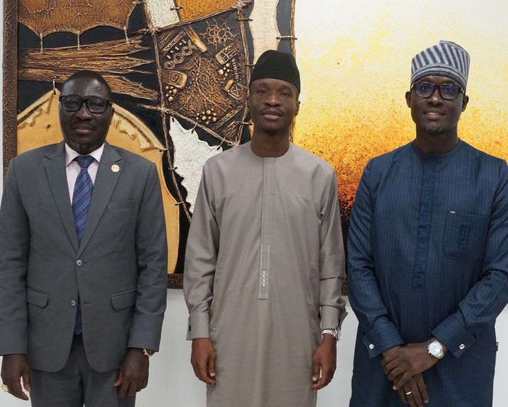 Cheikh Mouhamadou Bamba Siby, Président de la CENTIF Sénégal (à droite) et Edwin W. HARRIS Jr., Directeur général GIABA (à gauche). Cheikh Mouhamadou Bamba Siby, Président de la CENTIF Sénégal (à droite) et Edwin W. HARRIS Jr., Directeur général GIABA (à gauche).