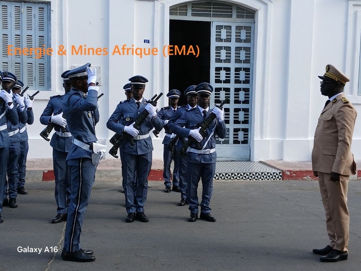Le gouverneur de Saint-Louis, Al Hassan Sall, accueillis par les agents de douanes du Nord.