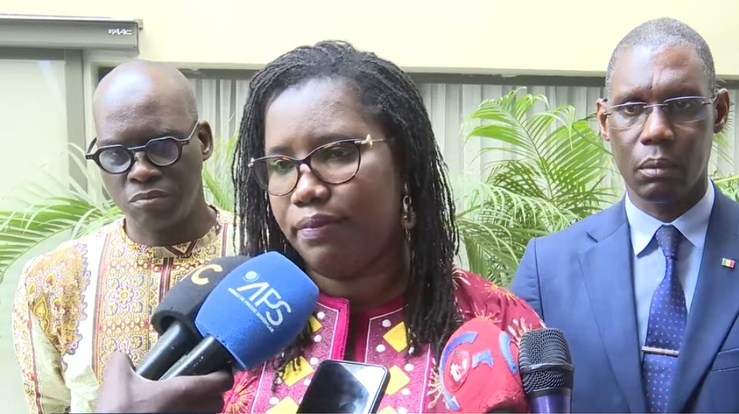 La directrice générale du CRADESC, docteure Fatima Diallo, s'exprimant devant la presse. La directrice générale du CRADESC, docteure Fatima Diallo, s'exprimant devant la presse.