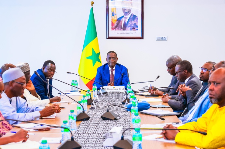 EMA - Le chef du gouvernement sénégalais pose un acte de management gouvernemental fort en commençant sa gestion par sensibiliser ses propres collaborateurs sur la synergie d’action pour atteindre l'efficacité.