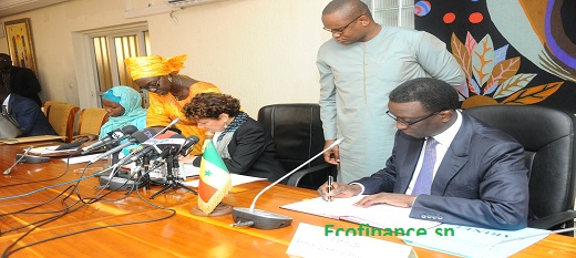 La cérémonie de signature du prêt de la Bm pour la restructuration de la Suneor. La cérémonie de signature du prêt de la Bm pour la restructuration de la Suneor.