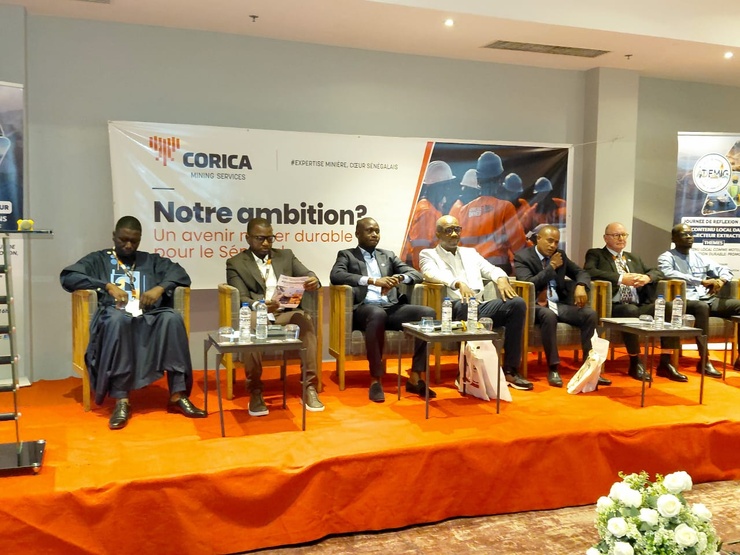 Le ministre des Mines et de la Géologie, Cheikhou Oumar Seck (au milieu), a livré un discours d’une haute portée stratégique, appelant à reconfigurer la capture de valeur au Sénégal. Le ministre des Mines et de la Géologie, Cheikhou Oumar Seck (au milieu), a livré un discours d’une haute portée stratégique, appelant à reconfigurer la capture de valeur au Sénégal.