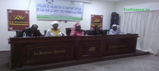 En blanc, Mariame Coulibaly lors de la cérémonie d'ouverture de l'atelier de validation.