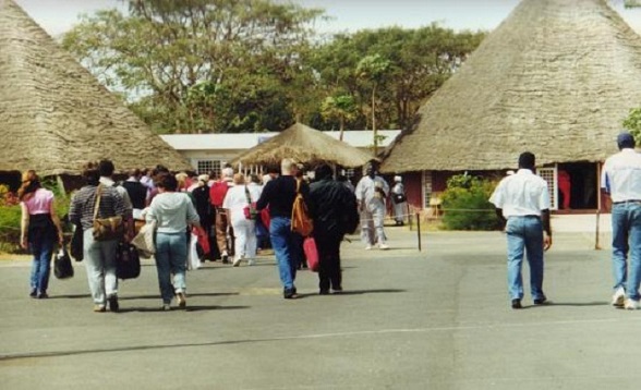 L'arrivée de touristes dans la région naturelle de la Casamance où l'espoir renaît chez les acteurs.