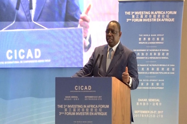Macky Sall ouvrant les travaux du forum investir en Afrique. Macky Sall ouvrant les travaux du forum investir en Afrique.