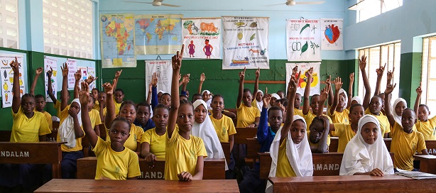 L'investissement sur les enfants d'aujourd'hui est rentable pour les adultes de demain. L'investissement sur les enfants d'aujourd'hui est rentable pour les adultes de demain.