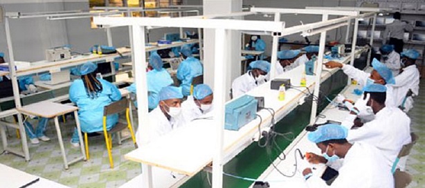 SENEGAL : 10 milliards FCFA mobilisés par Computerland pour construire une usine de fabrication de matériels informatiques SENEGAL : 10 milliards FCFA mobilisés par Computerland pour construire une usine de fabrication de matériels informatiques