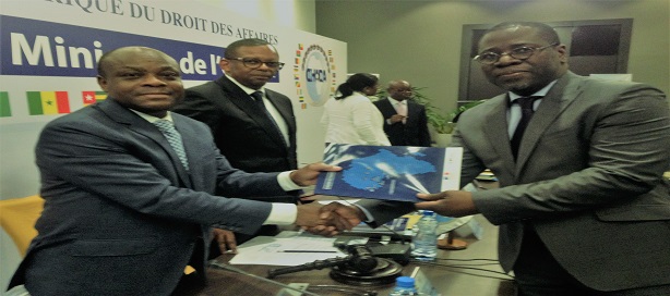 Présentation du rapport d’IFC et de la Banque mondiale (BM) sur les réformes mises en œuvre par l’OHADA. Présentation du rapport d’IFC et de la Banque mondiale (BM) sur les réformes mises en œuvre par l’OHADA.