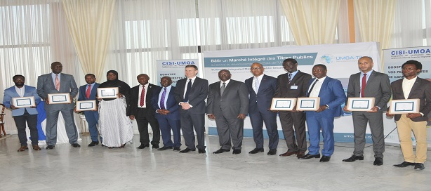 Avec le programme CISI, l’UEMOA peut désormais certifier les acteurs du marché financier régional Avec le programme CISI, l’UEMOA peut désormais certifier les acteurs du marché financier régional