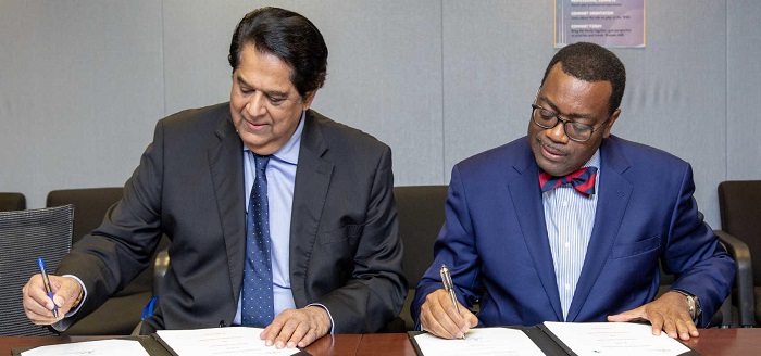 Le président de la BAD, Akinwumi Adesina, et Kundapur Vaman Kamath, président de la Nouvelle Banque de Développement.