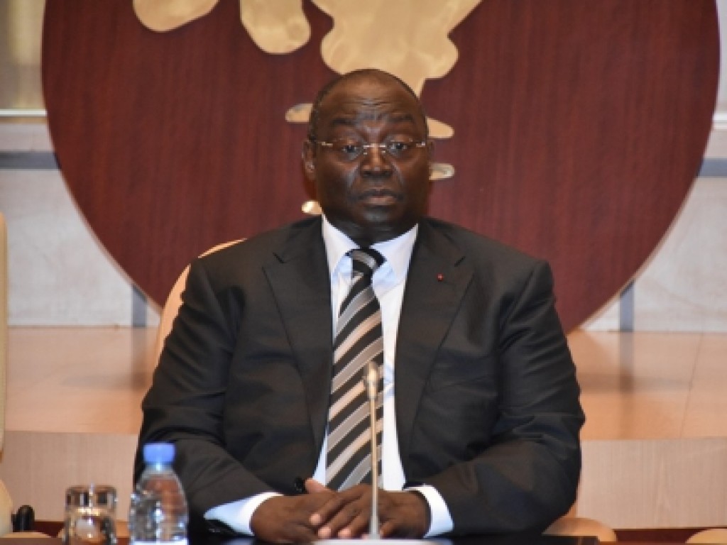Thiémoko Meyliet Koné : «la performance du marché des titres publics vient souligner la nécessité de développer notre marché régional de la dette». Thiémoko Meyliet Koné : «la performance du marché des titres publics vient souligner la nécessité de développer notre marché régional de la dette».