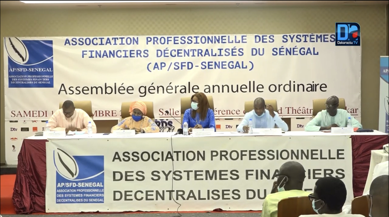 Ouverture de compte: les systèmes financiers décentralisés  communiquent-t-ils mieux que les banques ?