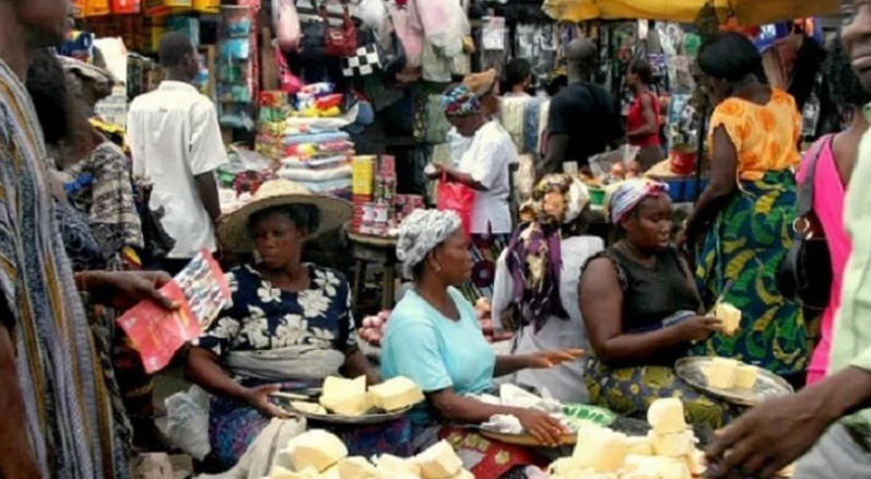 Les femmes occupent une place importante dans les marchés africains. Les femmes occupent une place importante dans les marchés africains.