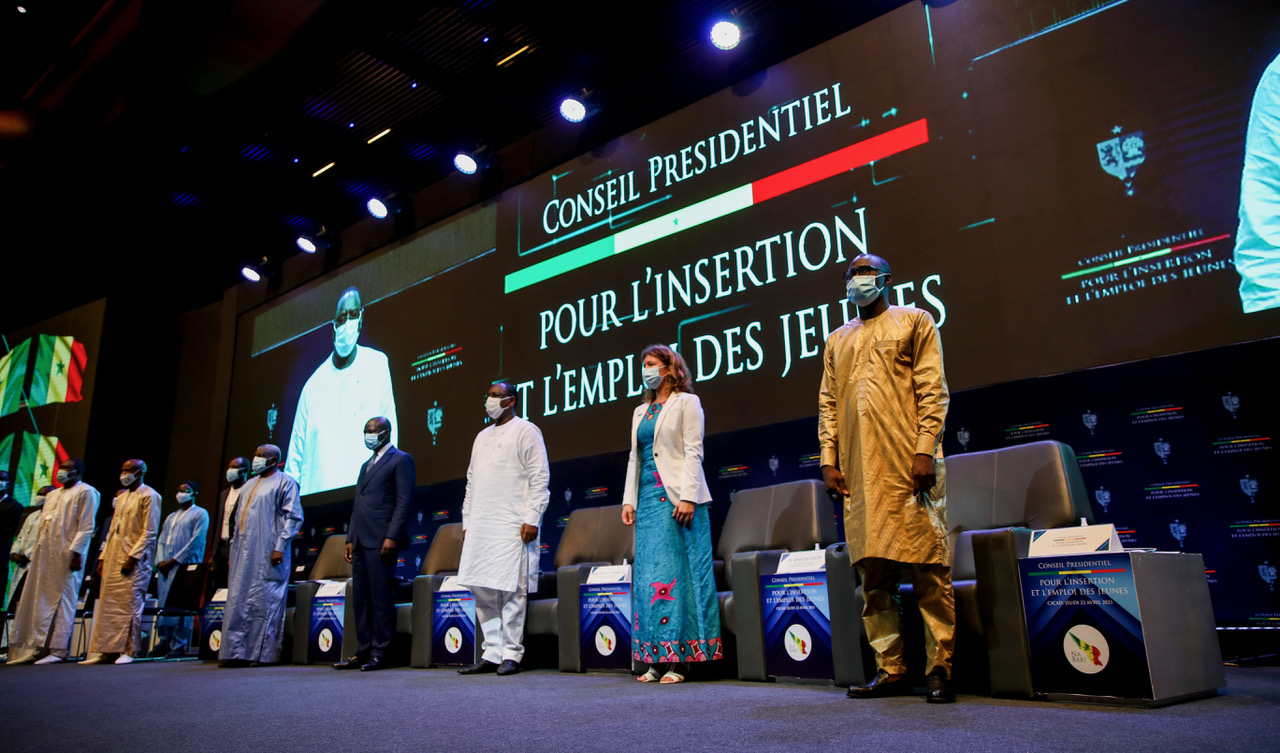 Sénégal : vers la mise en place d’un programme d’urgence pour l’emploi et l’insertion socio- économique des jeunes Sénégal : vers la mise en place d’un programme d’urgence pour l’emploi et l’insertion socio- économique des jeunes