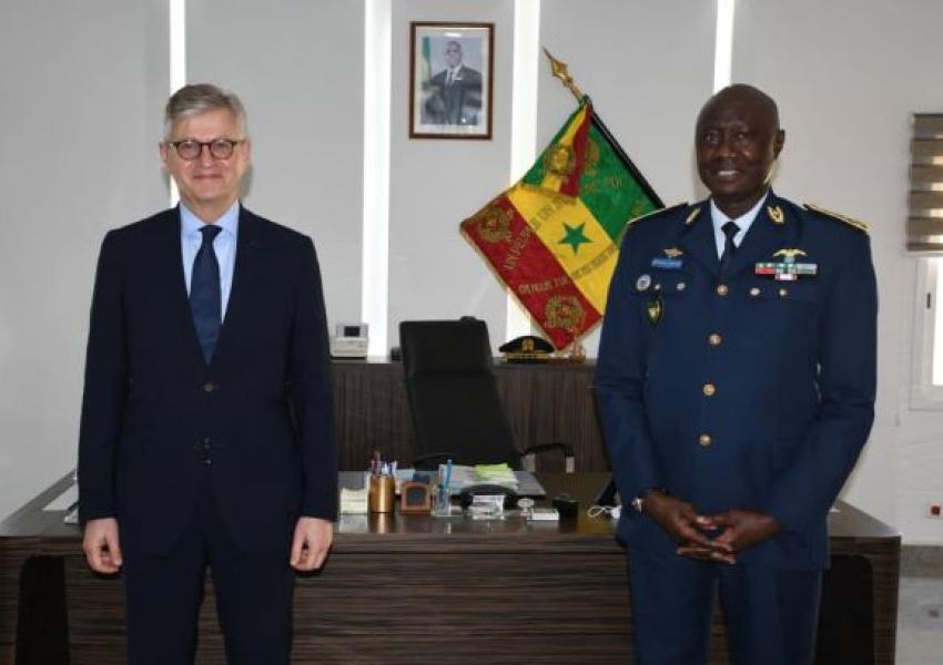 A droite le général d'armée aérienne Birame Diop nommé conseiller militaire au département des opérations de paix de l'Onu A droite le général d'armée aérienne Birame Diop nommé conseiller militaire au département des opérations de paix de l'Onu