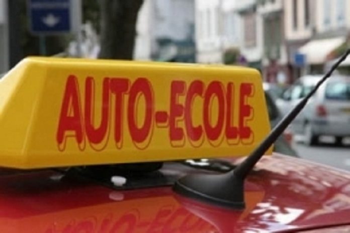 Auto-école au Sénégal.