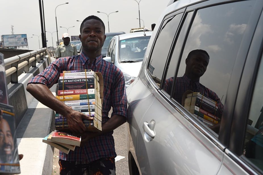 Des millions de jeunes Nigérians vivent dans les rues de Lagos et survivent grâce au commerce de rue. Pie Utomi EkpeI/AFP via Getty Images Des millions de jeunes Nigérians vivent dans les rues de Lagos et survivent grâce au commerce de rue. Pie Utomi EkpeI/AFP via Getty Images