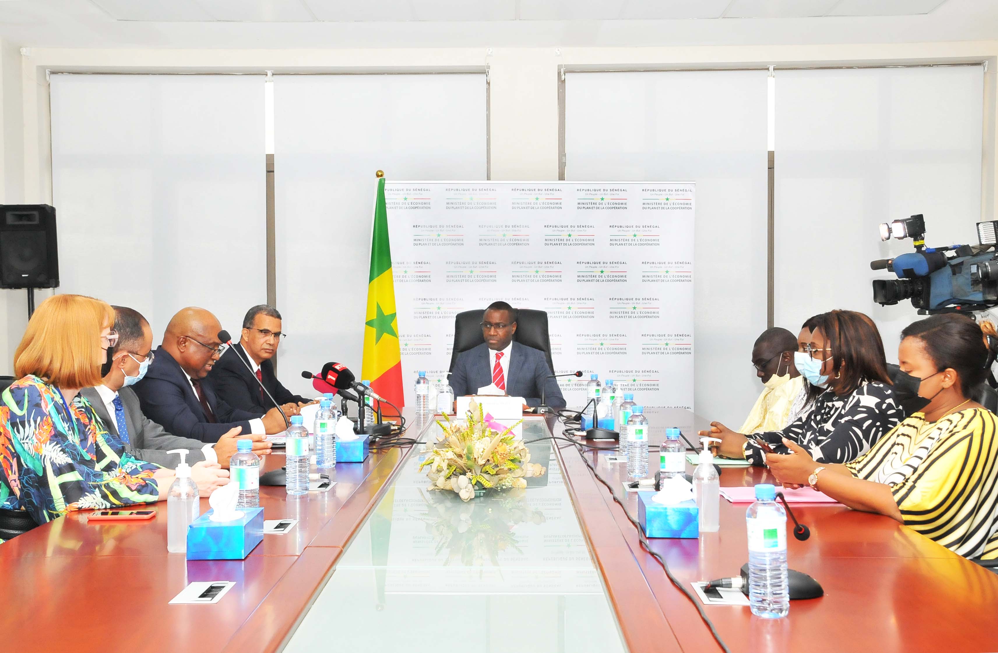 Cérémonie de signature de la Convention de financement entre la BNDE et la BAD Cérémonie de signature de la Convention de financement entre la BNDE et la BAD