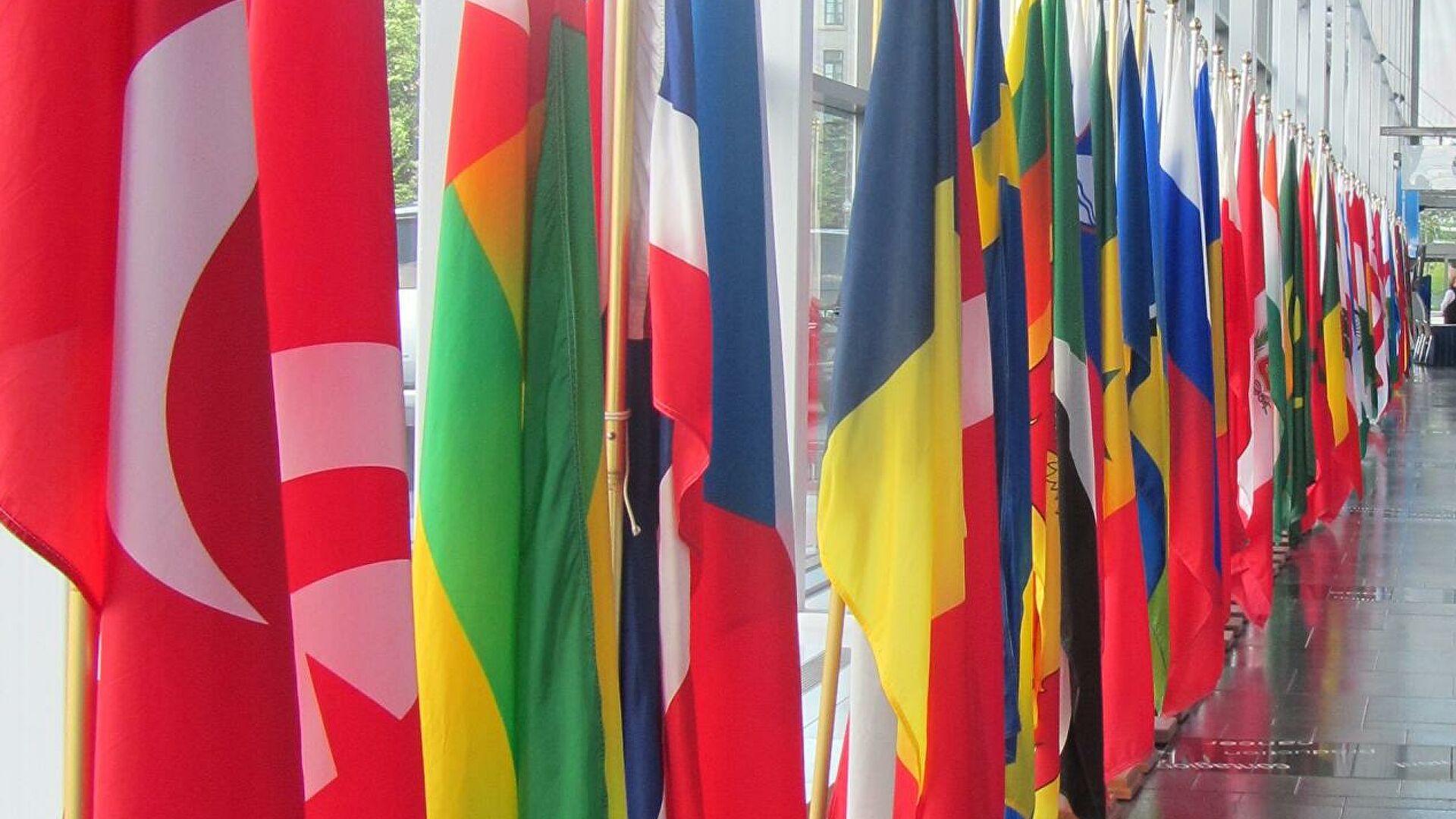 report du sommet de l’oif : l’obsession démocratique de la francophonie, face à l’indifférence du commonwealth