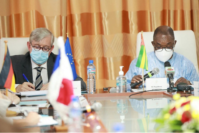 Signature du nouveau cadre de partenariat jusqu’en 2027 entre le Togo et l'Union européenne. Signature du nouveau cadre de partenariat jusqu’en 2027 entre le Togo et l'Union européenne.