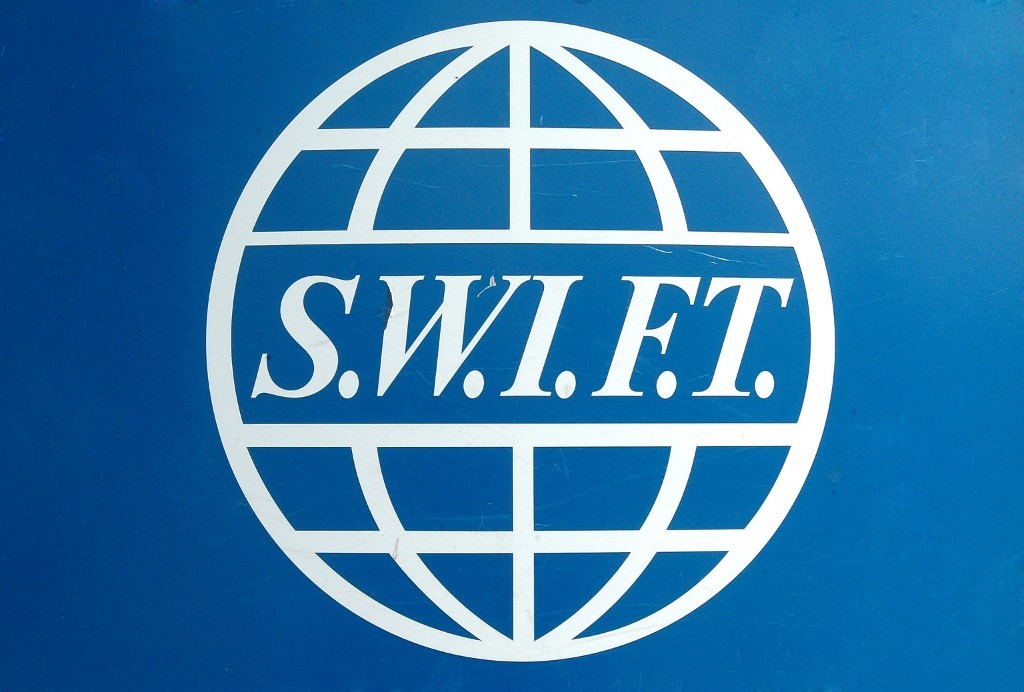 ukraine : l'union européenne accepte d'exclure les principales banques russes de swift ukraine : l'union européenne accepte d'exclure les principales banques russes de swift