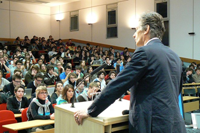 l'intérêt porté aux écoles de commerce résiste en dépit des coûts et de la « grande démission » l'intérêt porté aux écoles de commerce résiste en dépit des coûts et de la « grande démission »