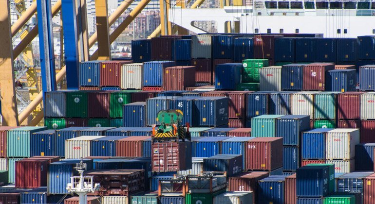 les flux d'investissements directs étrangers atteignent près de 1 600 milliards de dollars les flux d'investissements directs étrangers atteignent près de 1 600 milliards de dollars